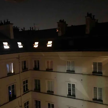 Charming Parisian Under The Rooftops * Paris