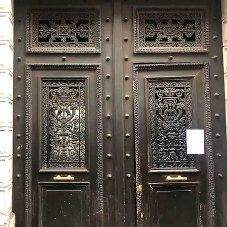 דירה Charming Parisian Under The Rooftops פריז