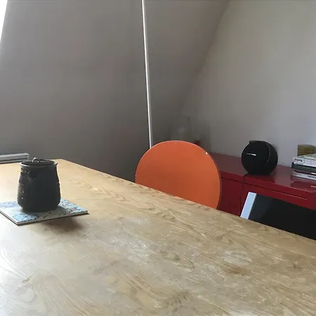 Charming Parisian Under The Rooftops Апартаменты